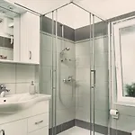 Schneider Living דירה